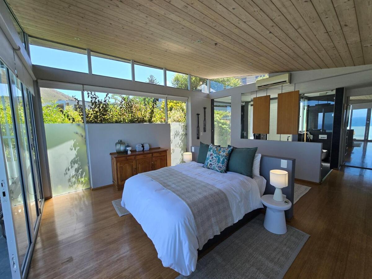 Holiday home A Symphony Of Glass, Sea & Skies Cape Town