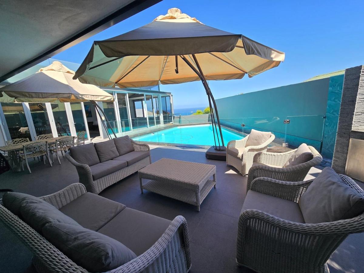 A Symphony Of Glass, Sea & Skies Holiday home *