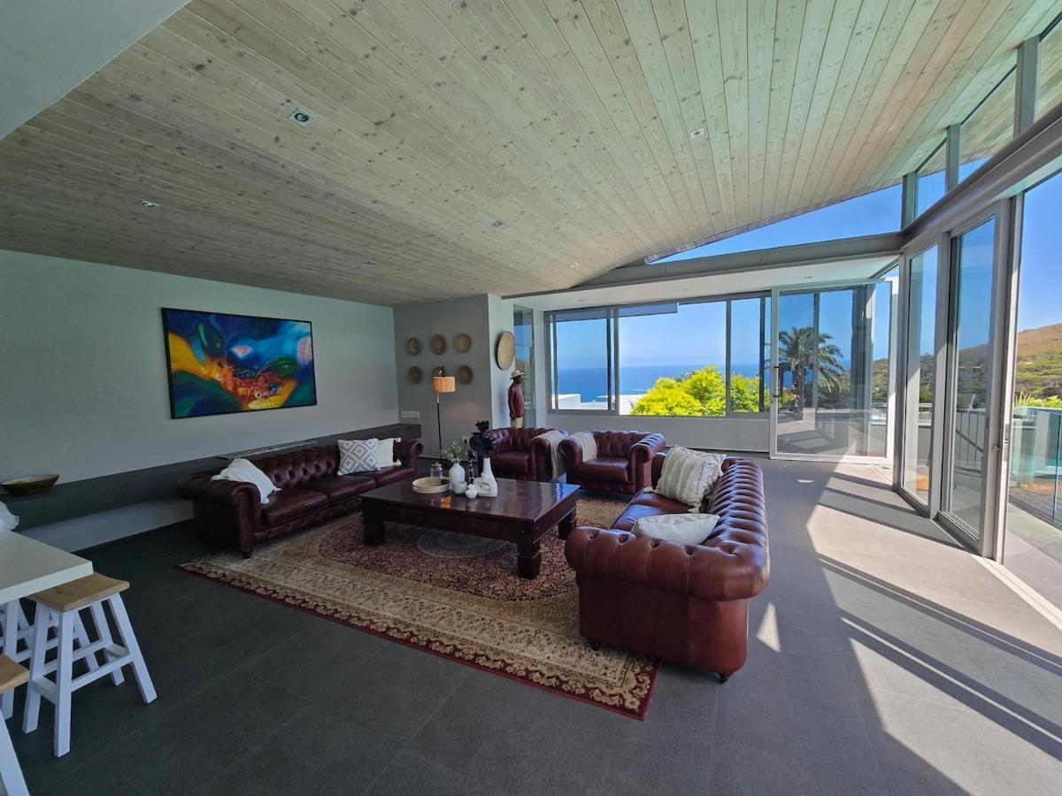 Holiday home A Symphony Of Glass, Sea & Skies
