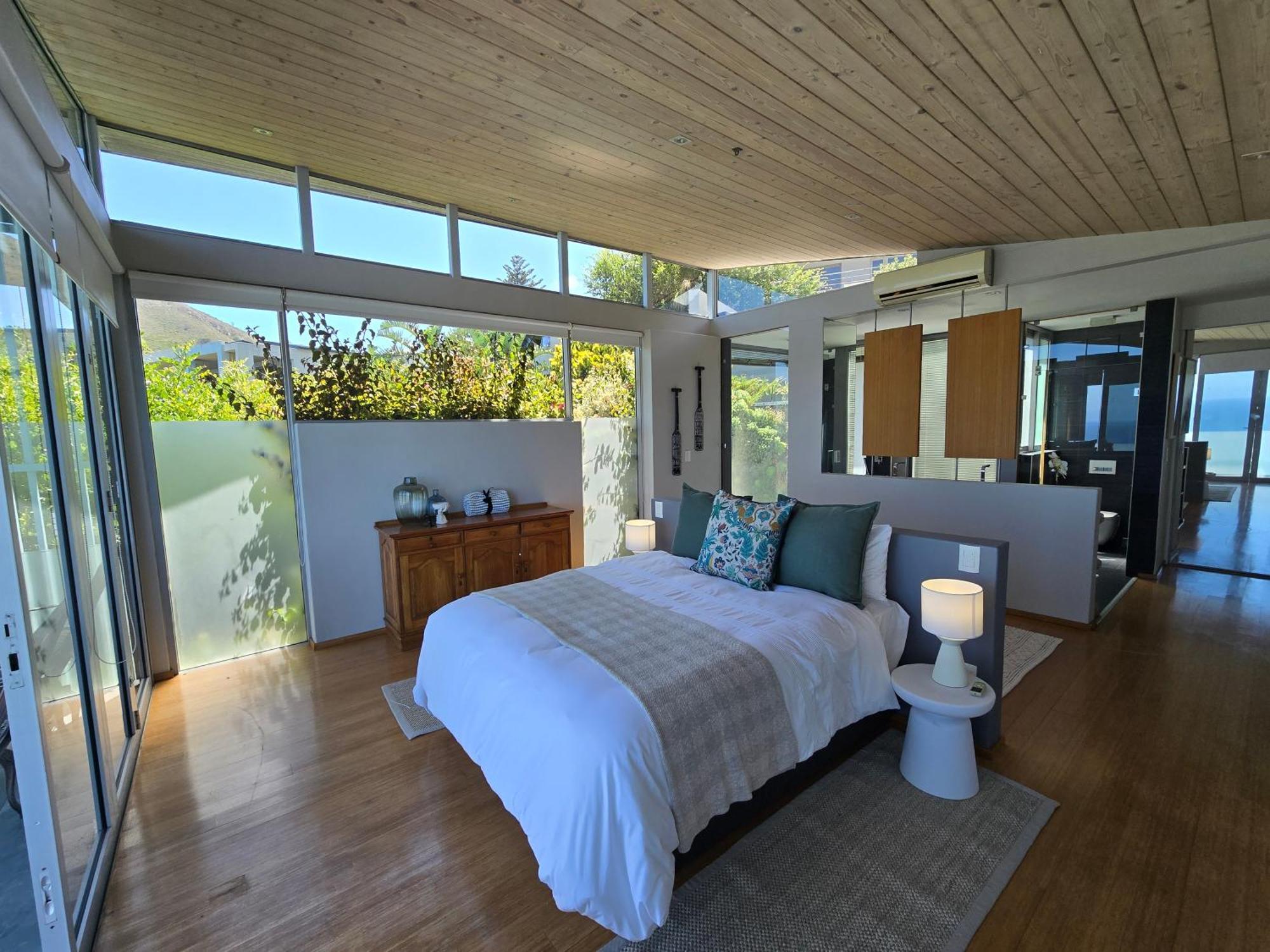 Holiday home A Symphony Of Glass, Sea & Skies